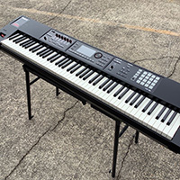 Roland ローランド シンセサイザー FA08 動作品 スタンド ペダル ケース付き